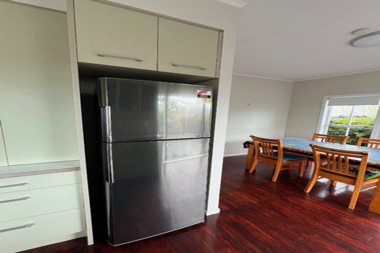 Photo of property in 68 Beach Road, Mellons Bay, Auckland, 2014