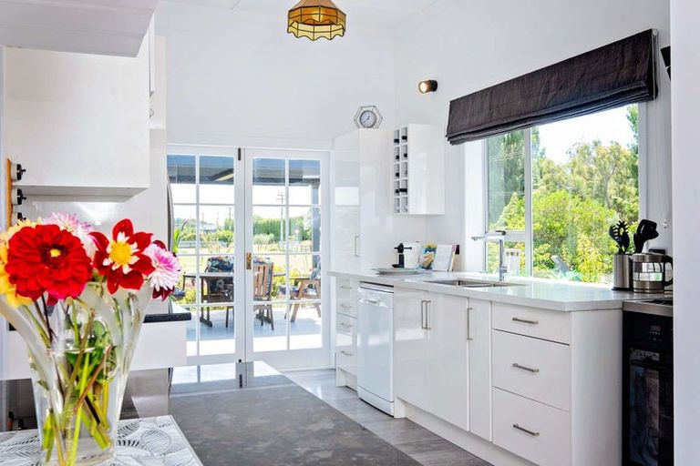 Photo of property in 104 Ferry Road, Clive, 4102