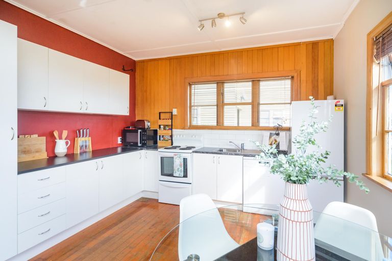 Photo of property in 126 Rangiora Avenue, Roslyn, Palmerston North, 4414