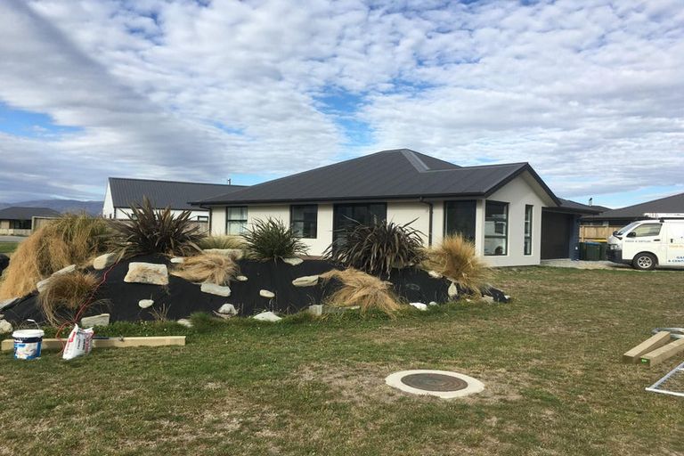Photo of property in 13 Pennycook Place, Lake Hawea, 9382