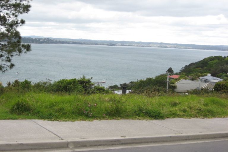 Photo of property in 5 Roberts Road, Matakatia, Whangaparaoa, 0930