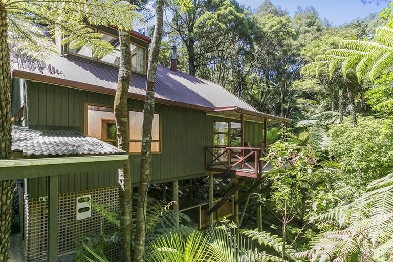 Photo of property in 138 Konini Road, Titirangi, Auckland, 0604