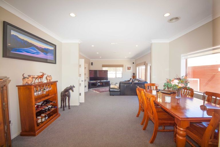 Photo of property in 43 Erlestoke Crescent, Churton Park, Wellington, 6037