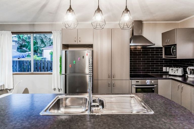 Photo of property in 4 Albemarle Place, Massey, Auckland, 0614