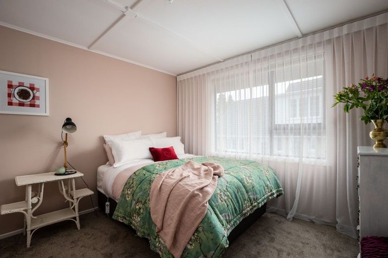 Photo of property in 15 Montana Place, Merrilands, New Plymouth, 4312