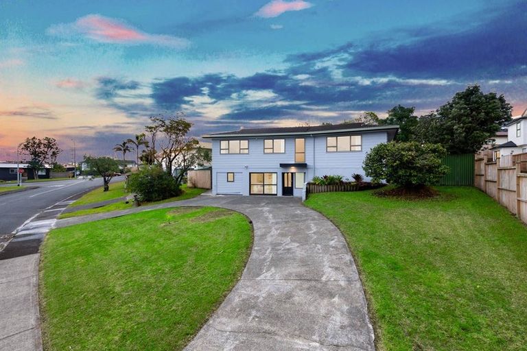 Photo of property in 4 St Catherine Crescent, West Harbour, Auckland, 0618