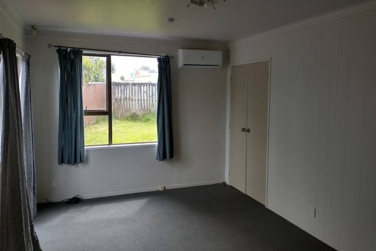 Photo of property in 16 Massine Place, Randwick Park, Auckland, 2105