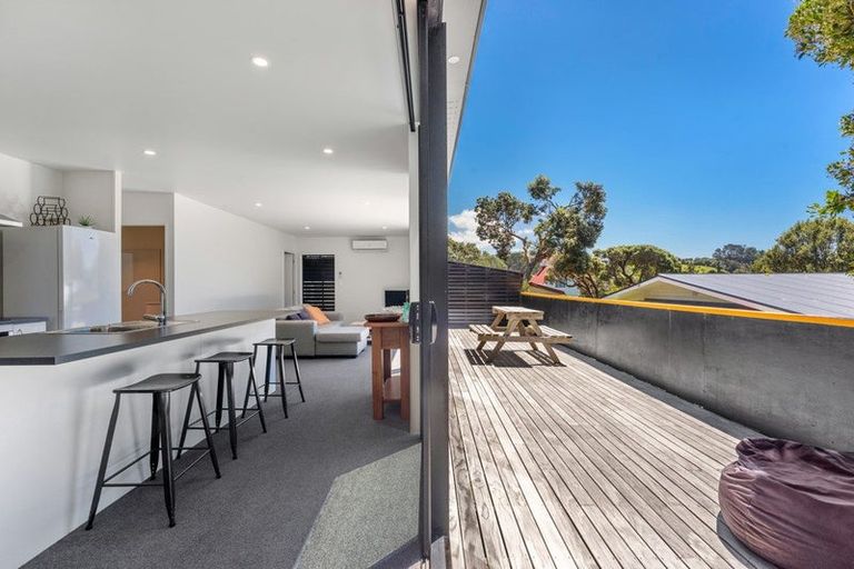 Photo of property in 21 Cumberland Street, Leigh, 0985