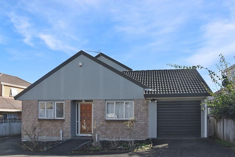 Photo of property in 27b Central Park Drive, Te Atatu South, Auckland, 0610