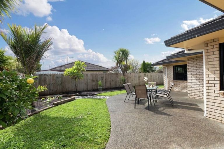 Photo of property in 6 Kilbaha Close, East Tamaki, Auckland, 2013