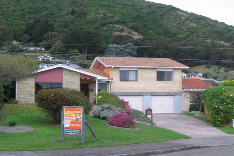 Photo of property in 11 Te Maku Grove, Waikanae, 5036