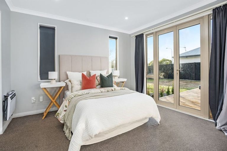 Photo of property in 32 Linkwater Way, Parklands, Christchurch, 8083