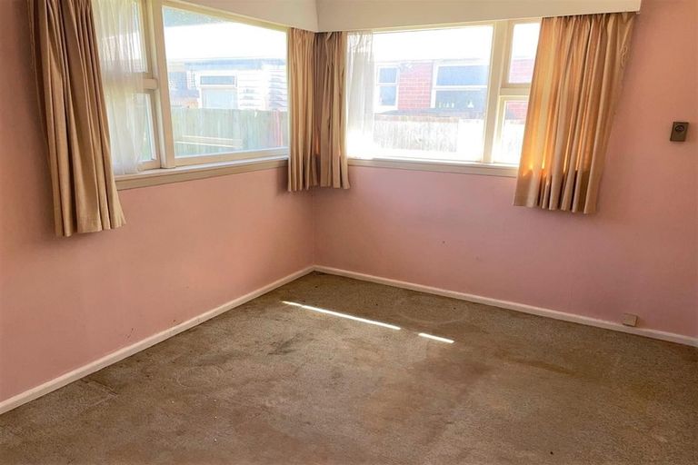 Photo of property in 30 Middlepark Road, Sockburn, Christchurch, 8042