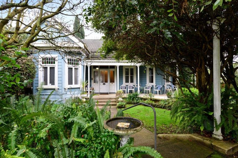 Photo of property in 50 Forest Lake Road, Forest Lake, Hamilton, 3200