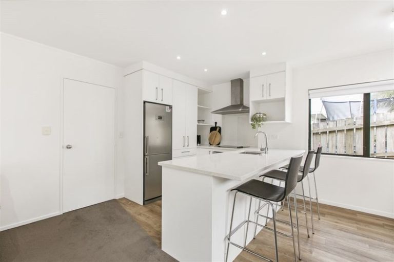 Photo of property in 1/95 Hobsonville Road, West Harbour, Auckland, 0618