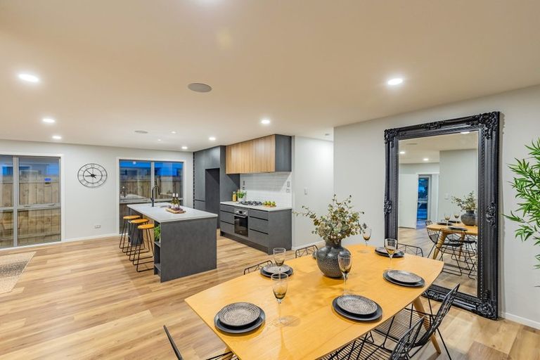 Photo of property in 17 Konoba Avenue, Kumeu, 0810