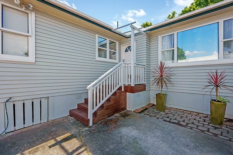 Photo of property in 3/14 Orchid Place, Te Atatu South, Auckland, 0610
