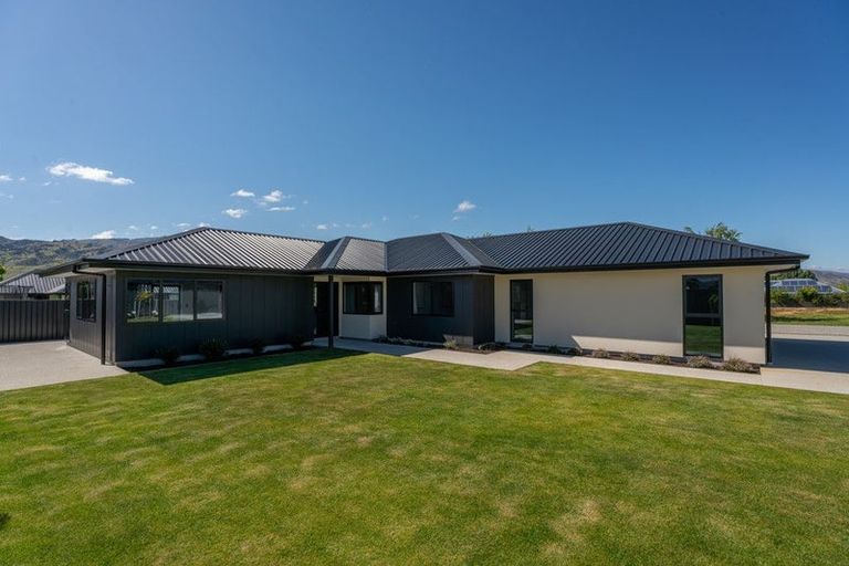 Photo of property in 9 Pisa Moorings Road, Mount Pisa, Cromwell, 9383