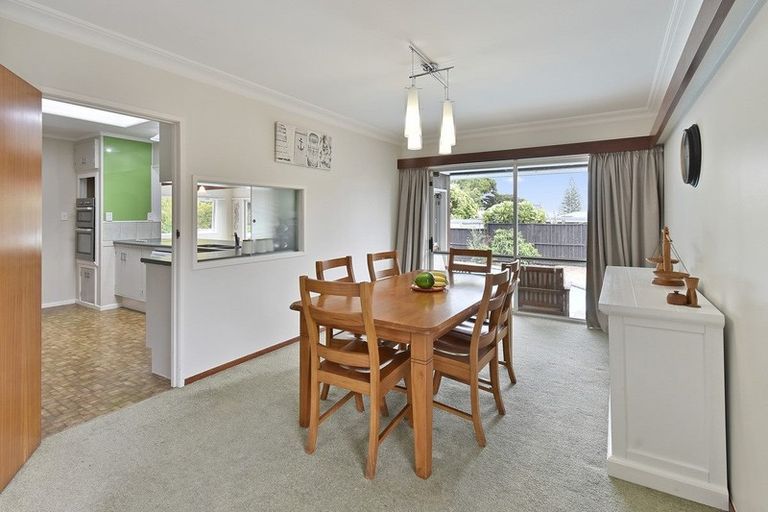 Photo of property in 18 Freshney Place, Hillpark, Auckland, 2102