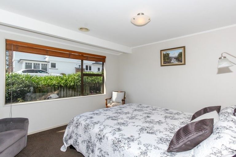 Photo of property in 12 Ridge Lane, New Plymouth, 4310