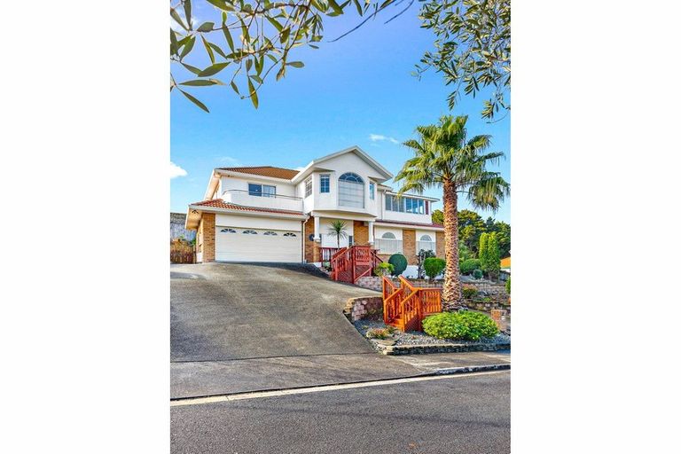 Photo of property in 7 Piper Place, Goodwood Heights, Auckland, 2105