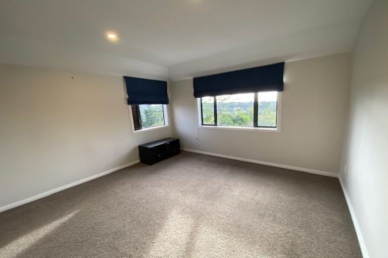 Photo of property in 1/86 Saddleback Rise, Murrays Bay, Auckland, 0630