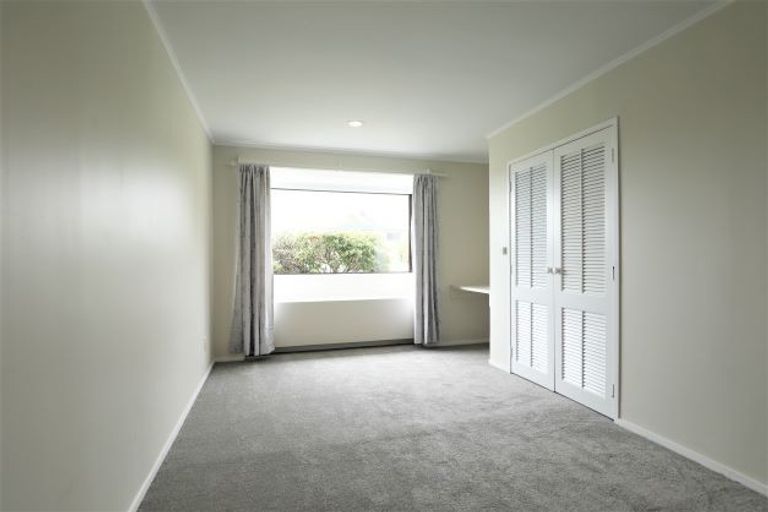 Photo of property in 118 Glenmore Road, Sunnyhills, Auckland, 2010