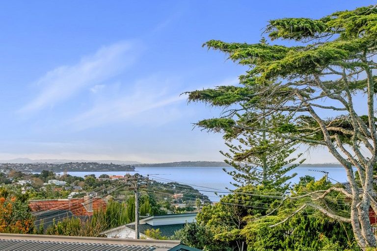 Photo of property in 104 Aberdeen Road, Campbells Bay, Auckland, 0620