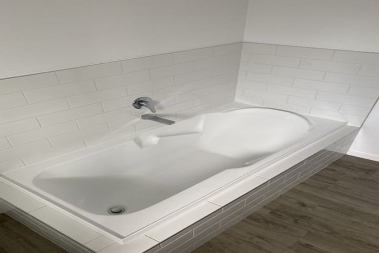 Photo of property in 13 Gilbass Avenue, Hamilton Lake, Hamilton, 3204