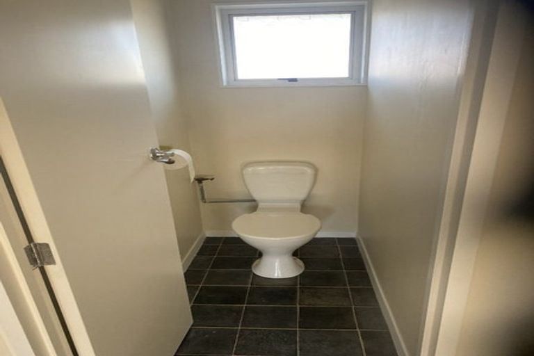 Photo of property in 43 Oakley Crescent, Hornby, Christchurch, 8042
