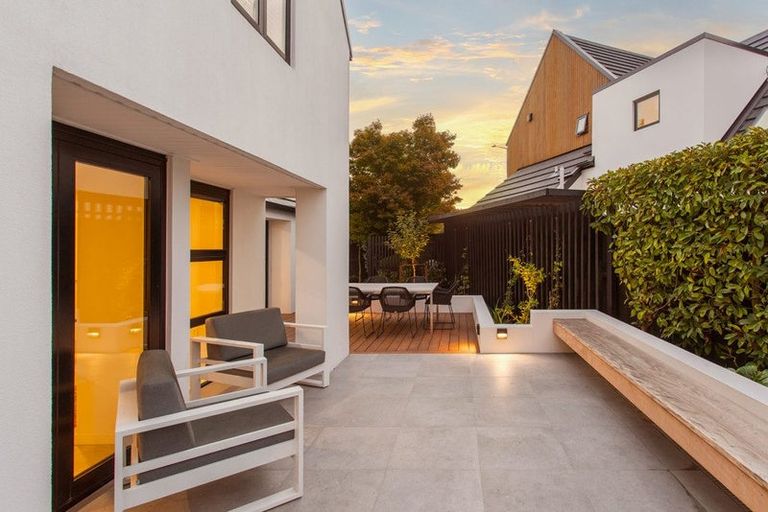 Photo of property in 2a Wairarapa Terrace, Merivale, Christchurch, 8014