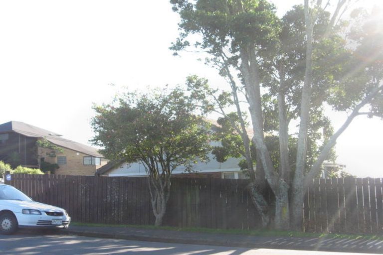 Photo of property in 2/39 Bleakhouse Road, Howick, Auckland, 2014
