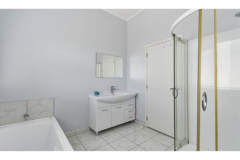Photo of property in 18 Kaimoana Street, Weymouth, Auckland, 2103