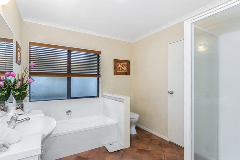 Photo of property in 34 Mcleod Place, Papamoa Beach, Papamoa, 3118