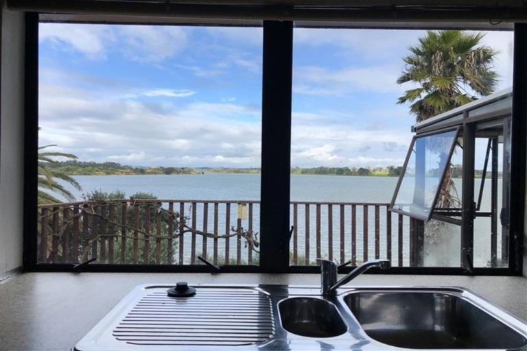 Photo of property in 10 Gigi Place, Conifer Grove, Takanini, 2112