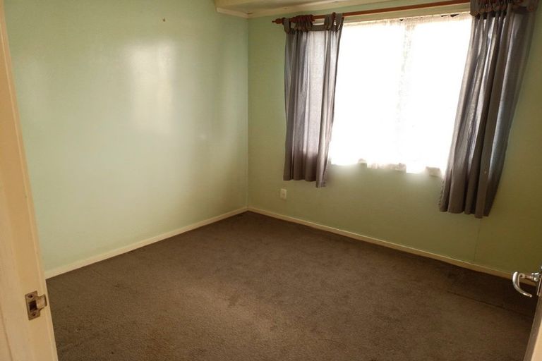 Photo of property in 18 Dungarvon Place, Clendon Park, Auckland, 2103