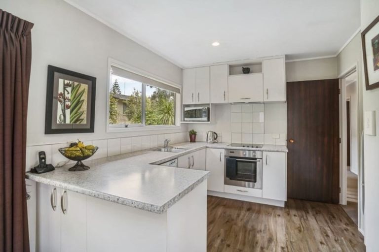 Photo of property in 1/56 Knightsbridge Drive, Forrest Hill, Auckland, 0620