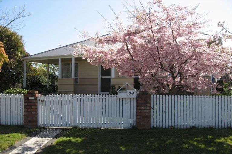 Photo of property in 24 Rosewood Place, Paraparaumu, 5032