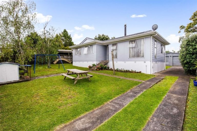 Photo of property in 6 Cherry Tree Place, Massey, Auckland, 0614