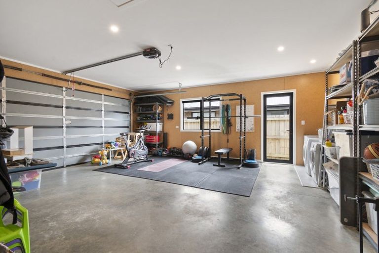 Photo of property in 18 Atlantic Drive, Fitzherbert, Palmerston North, 4410