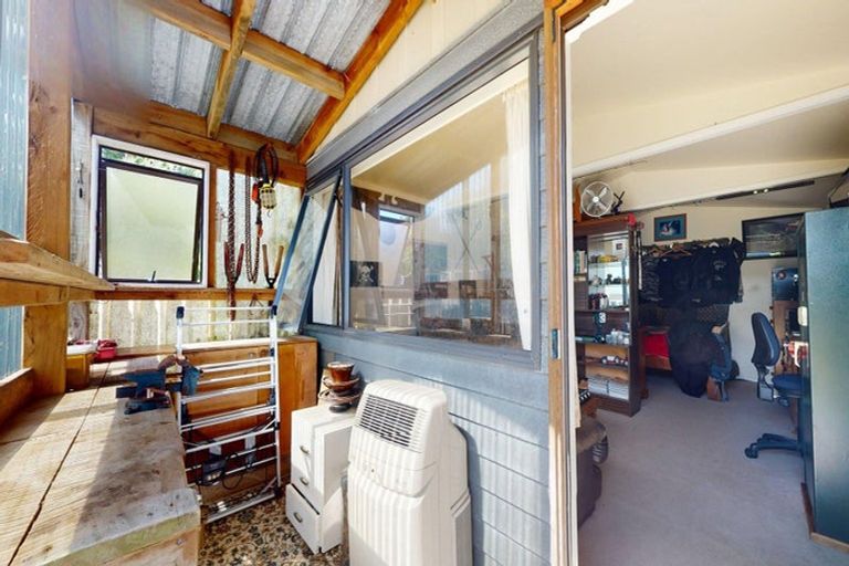 Photo of property in 33 Hauraki Road, Leigh, 0985