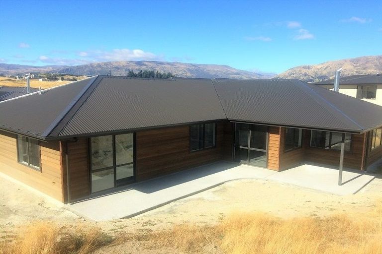 Photo of property in 15 Kirimoko Crescent, Wanaka, 9305