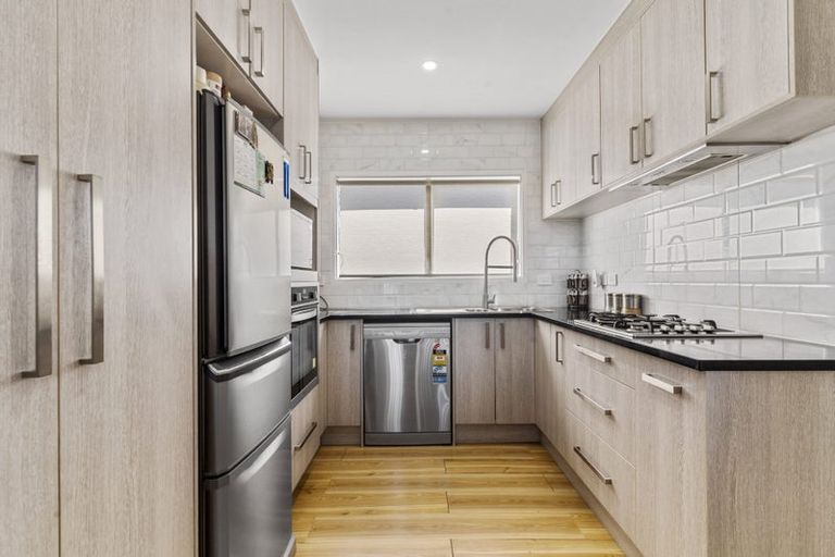 Photo of property in 66 Sunlands Drive, Manurewa, Auckland, 2102