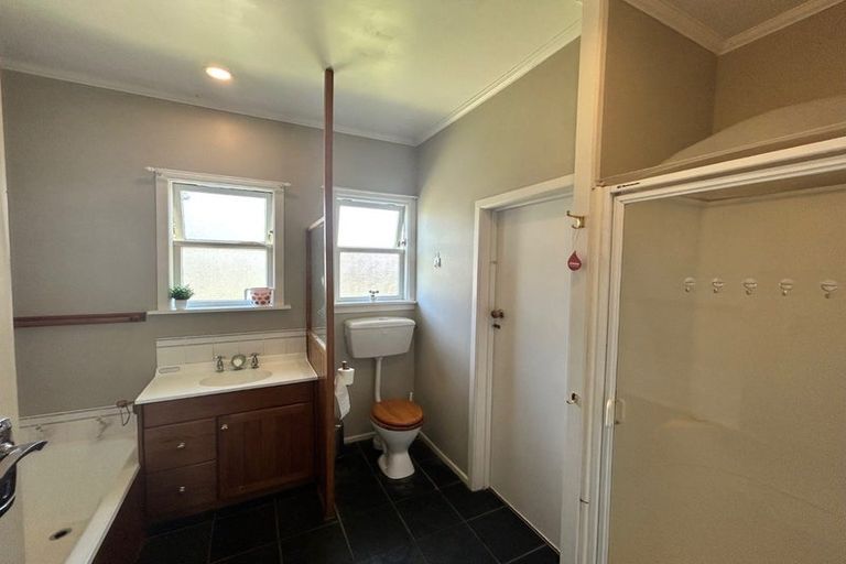 Photo of property in 24 Jensen Street, Hokowhitu, Palmerston North, 4410