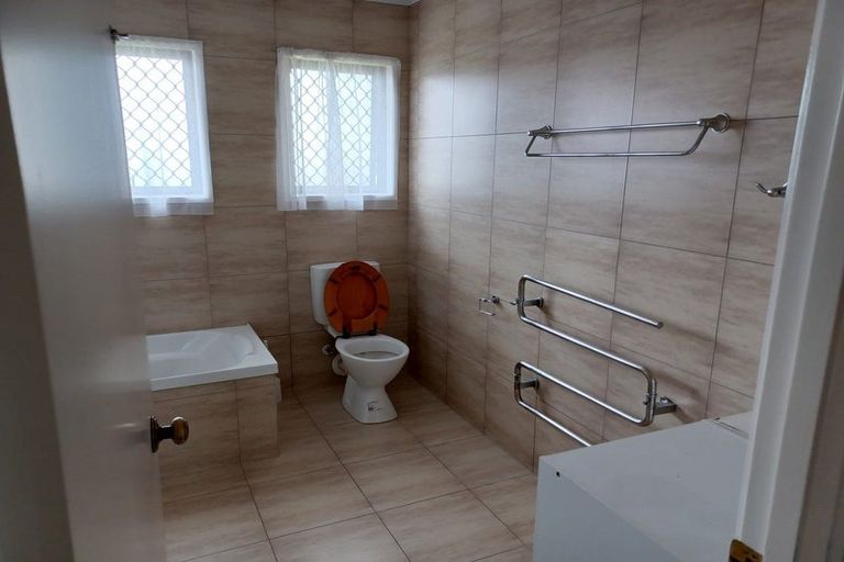 Photo of property in 24 Dianne Louise Drive, Half Moon Bay, Auckland, 2012