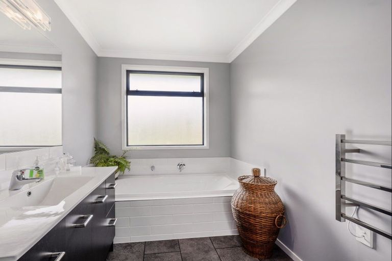 Photo of property in 500 Kinloch Road, Kinloch, Taupo, 3377