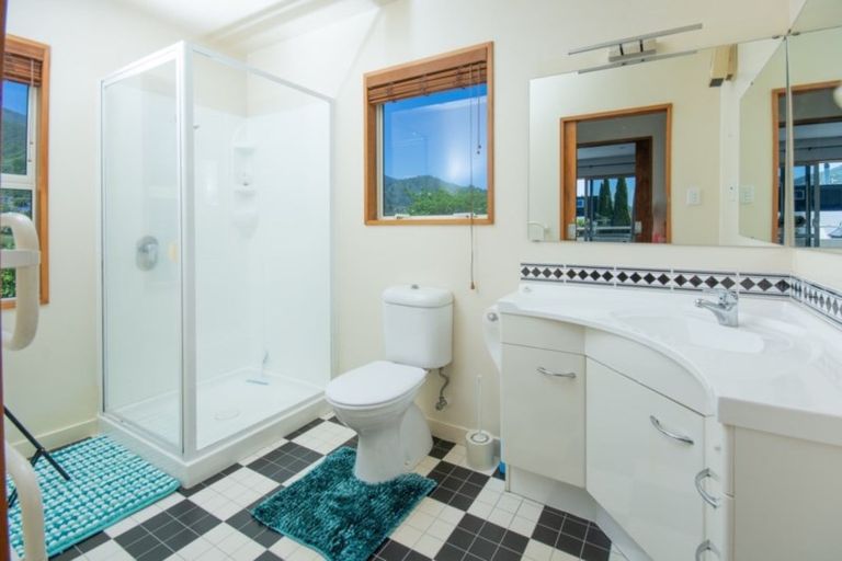 Photo of property in 29b Beach Road, Waikawa, Picton, 7220