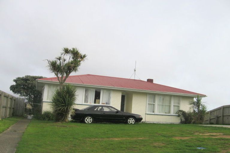 Photo of property in 65 Beauzami Crescent, Ascot Park, Porirua, 5024