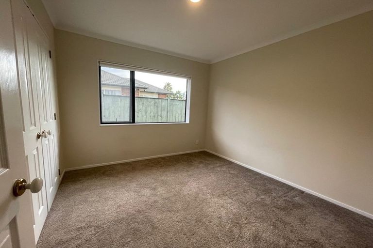 Photo of property in 16 Middlefield Drive, East Tamaki Heights, Auckland, 2016
