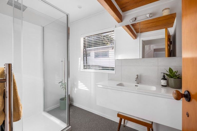 Photo of property in 28 Maori Hut Road, Red Beach, 0932